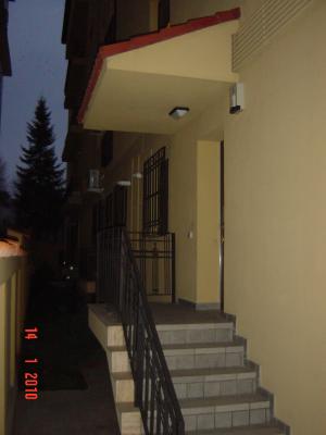 Spatiu Birou,   STRADAL,   intrare PRIVATA curte,   90 mp,   Domenii