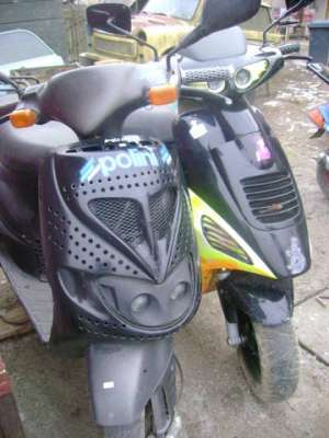 Vand  4 scutere,    o mobra hoinar,     un moped si o remorca