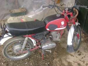 Vand  4 scutere,    o mobra hoinar,     un moped si o remorca