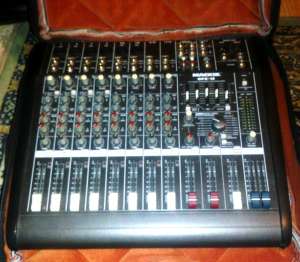 Vand 2 boxe Mackie SRM 450 si mixer Mackie DFX 12 super Okazie!!