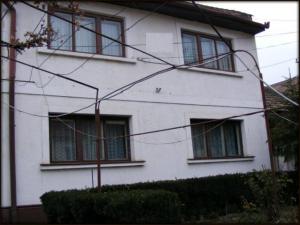 Particular vand casa in zona Mihai Viteazul,   P+E