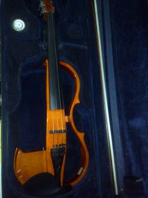 vand vioara yamaha ev204