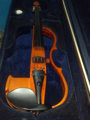 vand vioara yamaha ev204