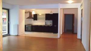 Inchiriez 3 camere central bloc nou Central Park