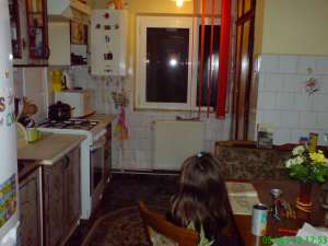vand urgent apartament 3 camere decomandate