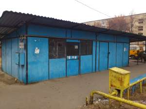 Vand Chiosc Metalic cu Terasa Acoperita