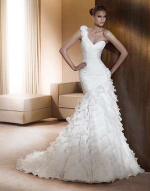 Vand Rochie Mireasa Pronovias 2011