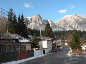 Vand casa de vacanta la munte