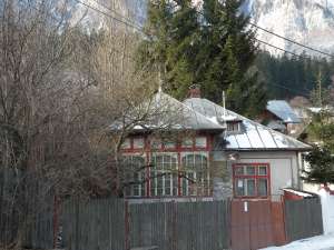 Vand casa de vacanta la munte