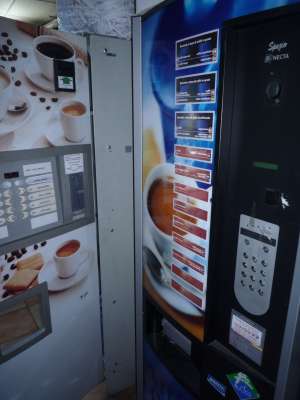 Vand automate de cafea Zanussi si Rheavendors second-hand