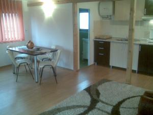 VIND CASA VACANTA 3 CAMEREPE VALEA ARIESULUI ZONA BURU