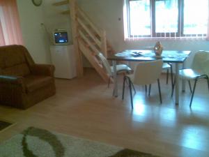 VIND CASA VACANTA 3 CAMEREPE VALEA ARIESULUI ZONA BURU