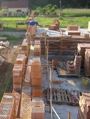 Maistru constructor cu echipa