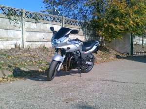 Kawasaki zr-7s naked sport