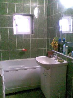 oferta APARTAMENT 3 CAMERE zona STADION 72mp 29000 euro neg