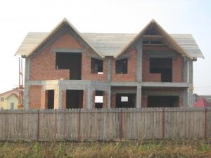 firma constructii case la rosu  si la cheie