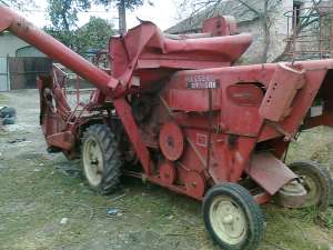 vand combina  de  treierat  marca  massey ferguson