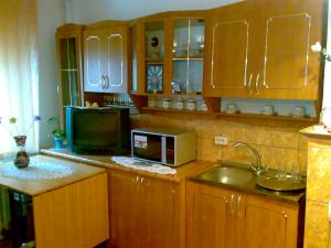 DE VANZARE APARTAMENT 2 CAMERE ET 2