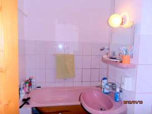 Bacau,   vand apartament 2 camere,   decomandat,   zona Stefan cel Mare,   cu multiple imbunatatiri.