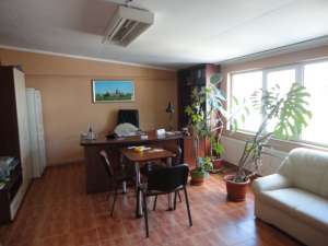 Hala renovata cu toate utilitatile 2100 mp din care 1300 cladire.