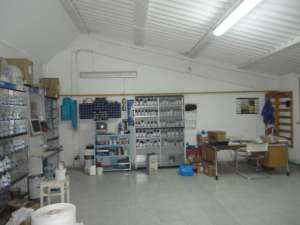 Hala renovata cu toate utilitatile 2100 mp din care 1300 cladire.