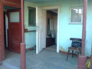 casa cu gradina,  singur in curte;