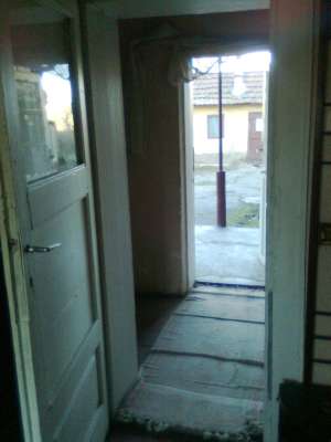 casa cu gradina,  singur in curte;