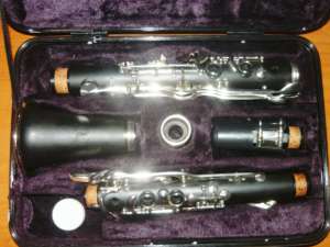 Vand urgent clarineti nou si bemol marca Golden Bird adus recent din grecia !
