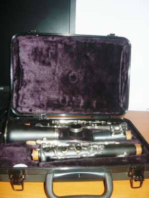 Vand urgent clarineti nou si bemol marca Golden Bird adus recent din grecia !
