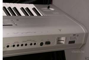 vand KORG TRITON LE88 (arata si functioneaza ca NOU)