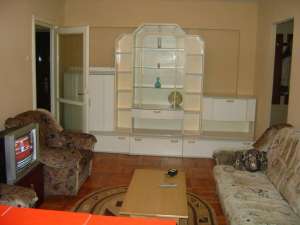 Inchiriez Apartament 2 Camere semidecomandate pe Blv.Dinicu Golescu