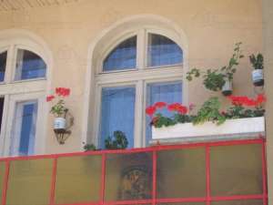 CASA DE VANZARE IN BRASOV-LA 10 MIN. DE PIATA SFATULUI,     100MP-74.000 EUR. NEG.