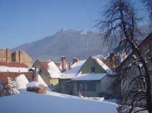CASA DE VANZARE IN BRASOV-LA 10 MIN. DE PIATA SFATULUI,     100MP-74.000 EUR. NEG.