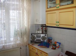 CASA DE VANZARE IN BRASOV-LA 10 MIN. DE PIATA SFATULUI,     100MP-74.000 EUR. NEG.