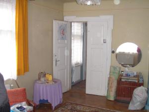 CASA DE VANZARE IN BRASOV-LA 10 MIN. DE PIATA SFATULUI,     100MP-74.000 EUR. NEG.