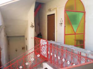 CASA DE VANZARE IN BRASOV-LA 10 MIN. DE PIATA SFATULUI,     100MP-74.000 EUR. NEG.