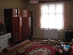CASA DE VANZARE IN BRASOV-LA 10 MIN. DE PIATA SFATULUI,     100MP-74.000 EUR. NEG.