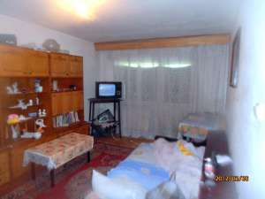 Bacau,  vand urgent apartament cu 3 camere decomandat,  pe Stefan cel Mare