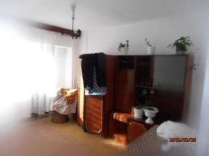 Bacau,  vand urgent apartament cu 3 camere decomandat,  pe Stefan cel Mare