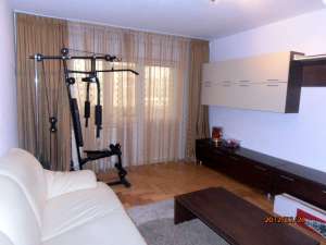 Bacau,  vand apartament cu 3 camere decomandat,  pe Logofat Tautu,  zona Piata Nord