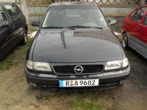 Dezmembrez Opel Astra F