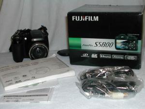 VAND IEFTIN APARAT FOTO PROFESIONAL FUJIFILM S5800