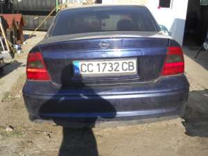 Dezmembrez Opel Vectra B