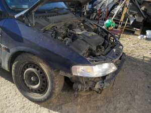Dezmembrez Opel Vectra B