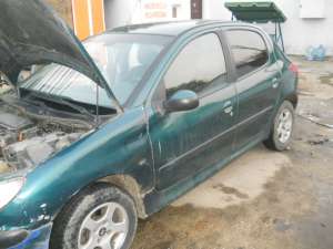 Dezmembrez  Peugeot 206