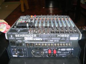 Sistem PA mixer,  amplificator,  boxe,  sub amplificat,  stendere,  cabluri 1600W rms 3280 lei