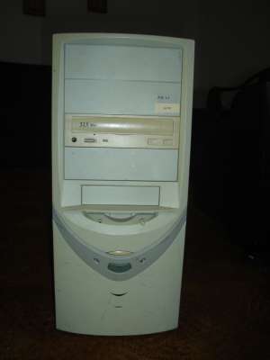 Vand calculator PENTIUM IV complet utilat