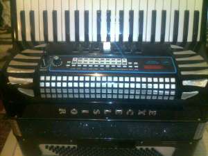 vand acordeon excelsior midi inclusiv procesor de sunet stare impecabila