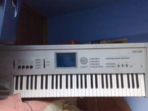 VAND KORG TRITON CU RAMI 64 SI HARDISK DE 2 GIGA