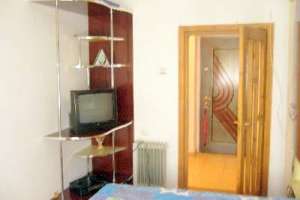 Onesti,  ofer spre  vanzare un apartament  de doua camere  decomandate,  situat in zona Quartal